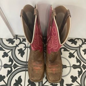 Womens Pink Ariat boots 8